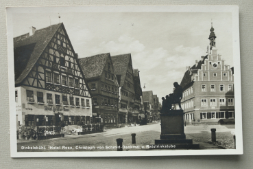 AK Dinkelsbühl / 1925-1950 / Hotel Rose / Christoph von Schmid Denkmal u Ratstrinkstube / Strassenansicht